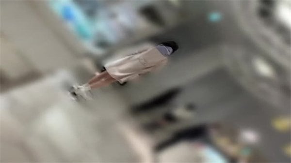 MJ下班回家的美女播音员.