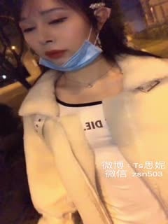 国产TS系列肤白貌美的张思妮做好防护夜晚半裸出街 很是大胆的尿尿打飞机