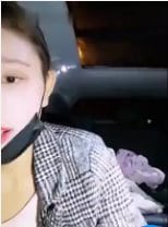 白皙美乳妹子喝多了有点High和司机在车上直接玩起来.