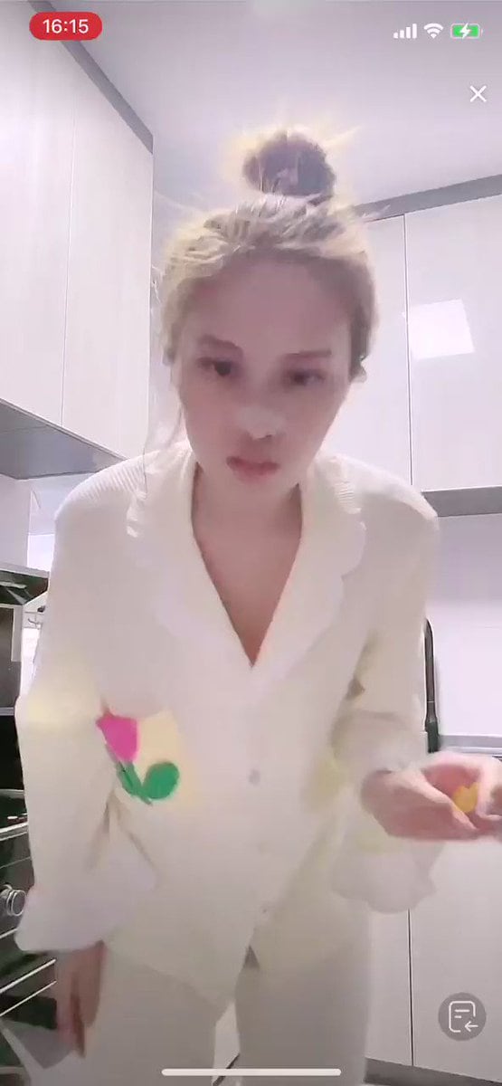 抖音直播 主播这腰一弯