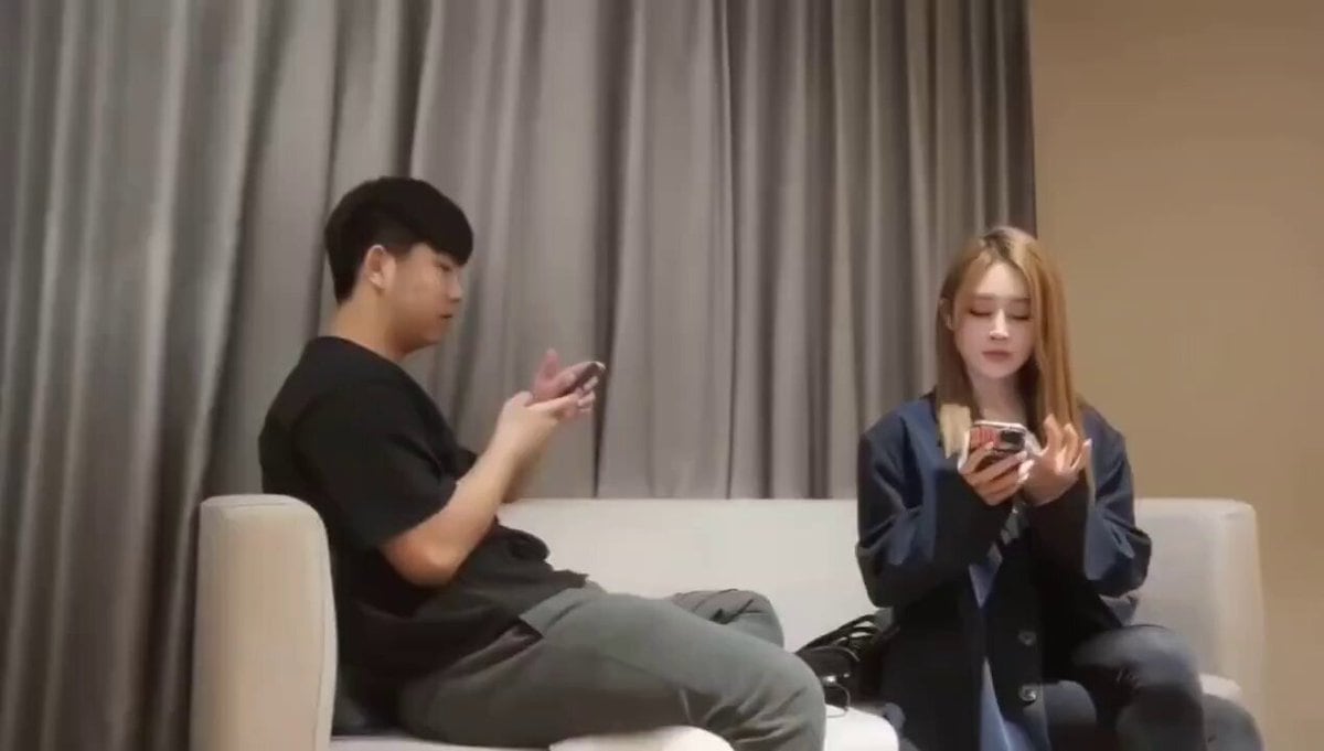 线上大哥刷多少礼物都睡不到的女人，线下花2000块就能与她共度良宵了。
