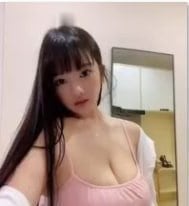 传说中的童颜巨乳一头埋进去没准会窒息的.